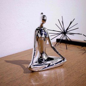 Escultura Yoga Prata Em Porcelana Pose Meditação Lótus 15,5x20 Cm - D'Rossi