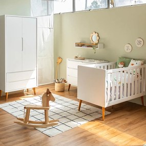Kit Quarto Infantil Theo com Pés Retrô Mel - Berço + Cômoda 6 Gavetas + Guarda-Roupa 2 Portas - Branco Fosco