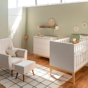 Kit Quarto Theo com Pés Square Natural - Berço Mini Cama + Cômoda 3 Gavetas + Poltrona de Amamentação Lola com Puff - Branco