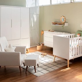Kit Quarto Theo com Pés Retrô Natural - Berço + Cômoda 3 Gavetas e 1 Porta + Guarda-Roupa 3 Portas + Poltrona de Amamentação Lola com Puff - Branco