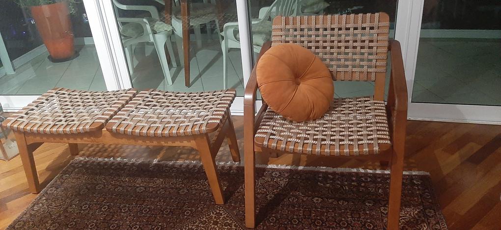 Satisfeitíssima!! Ao fechar o pedido, me enganei quanto à tonalidade da madeira. Liguei no dia seguinte para o atendimento, que me atendeu de pronto, com muita simpatia e profissionalismo e fez a alteração necessária. Recebí a minha poltrona bem antes do informado . Recomendo o Atelier Clássico e comprarei outras vezes!! Também achei o frete bem em conta.