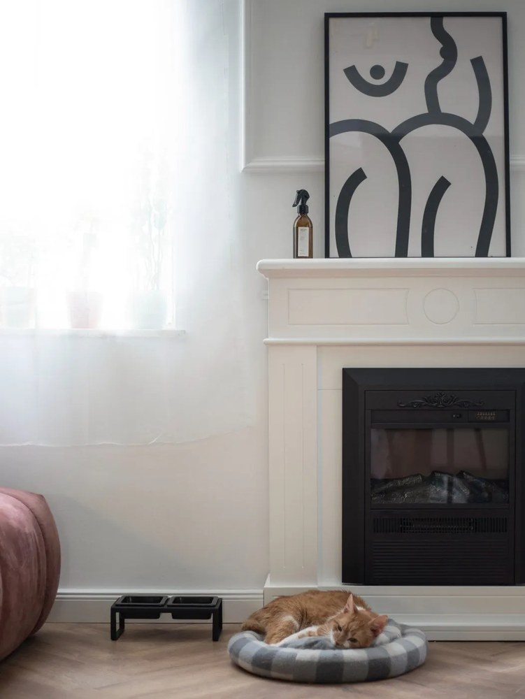 Zestaw czarnych misek dla zwierząt ze stojakiem Yamazaki Tower