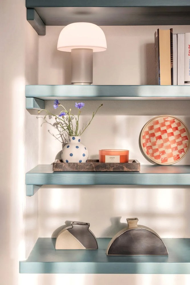 Biały ceramiczny ręcznie malowany wazon (wysokość 11 cm) Fian – Bloomingville