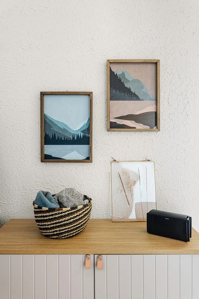 Biała niska komoda z litego drewna sosnowego 150x80 cm Miranda – Marckeric