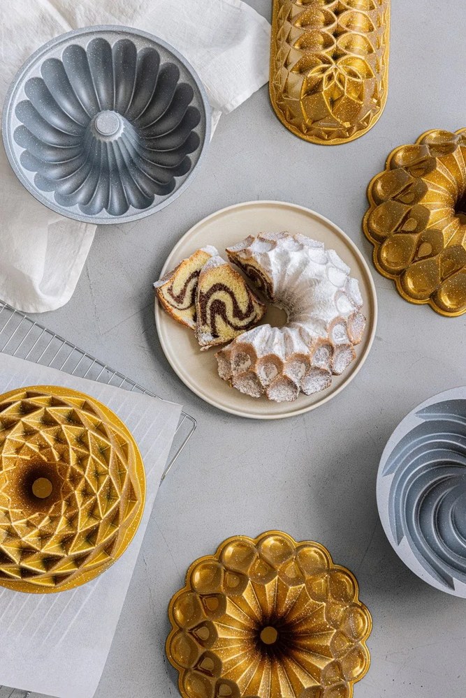 Forma do pieczenia z litego aluminium w kolorze złota Bonami Selection Rosa