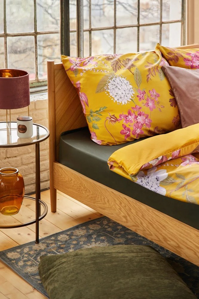 Niebieski dywan z wiskozy Universal Vintage Flowers, 120x170 cm