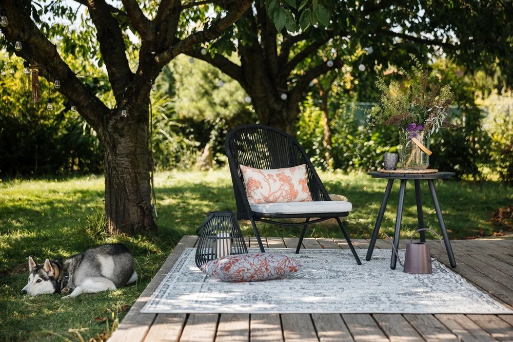 Szary stół ogrodowy Bonami Essentials Lounge, ø 51 cm