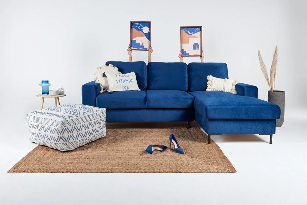 Granatowy aksamitny narożnik rozkładany Miuform Lofty Lilly, prawostronny