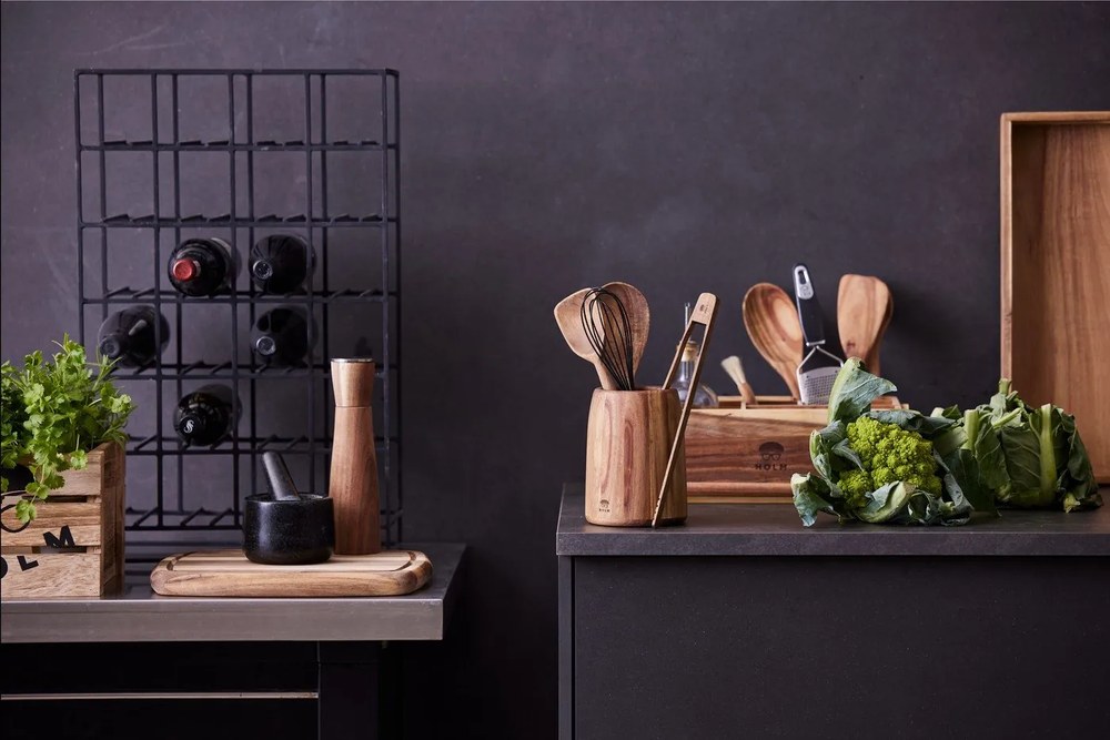 Drewniany stojak na przybory kuchenne – Holm