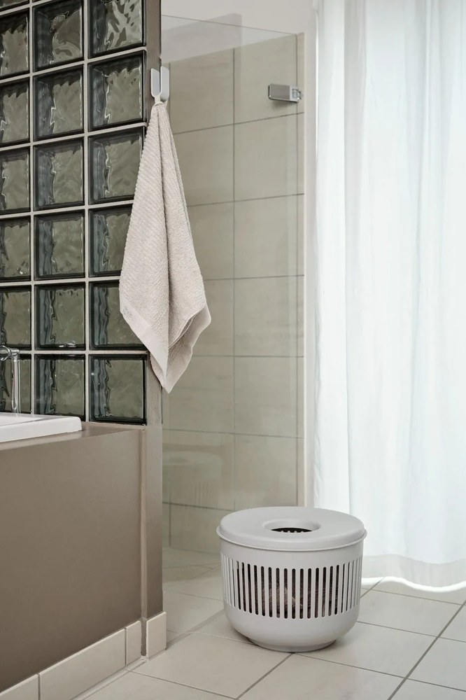 Jasnoszary plastikowy kosz na pranie 35 l Ume – Zone