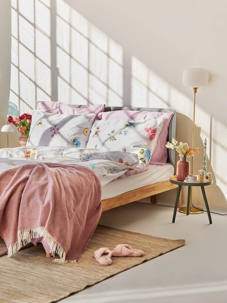 Stolik z zieloną konstrukcją WOOOD Sasha