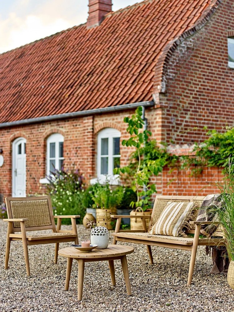 Okrągły stolik z litego drewna akacjowego w naturalnym kolorze ø 64 cm Sorrento – Bloomingville