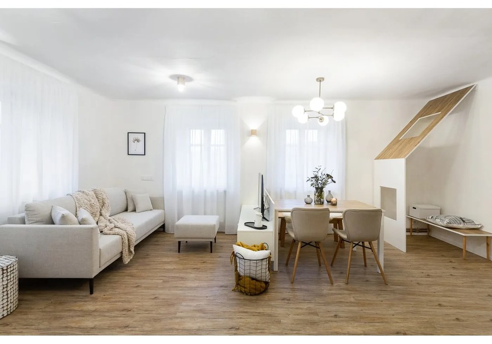 Lampa wisząca w kolorze mosiądzu ze szklanym kloszem Damar – Opviq lights