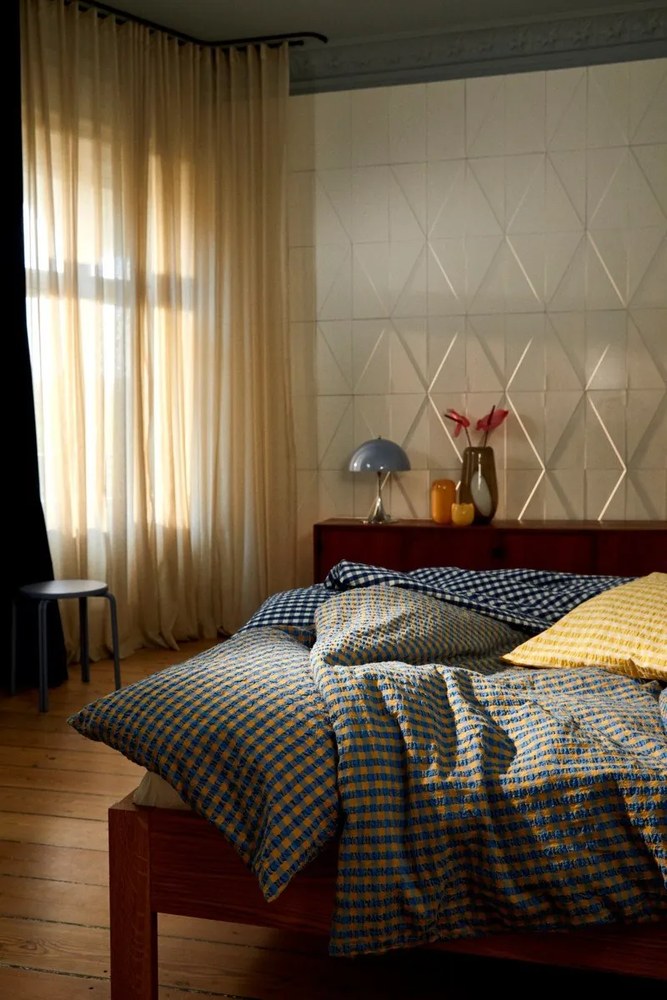 Biało-ciemnoniebieska pościel jednoosobowa z kory 140x200 cm Bæk&amp;Bølge – JUNA