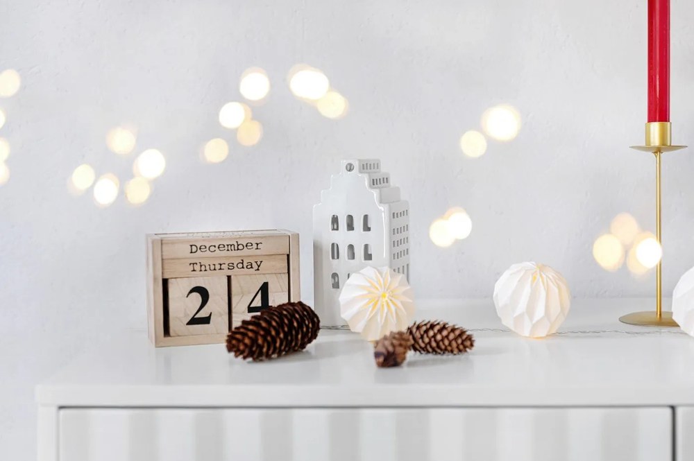 Biała wysoka komoda 97x130 cm Sierra – Teulat