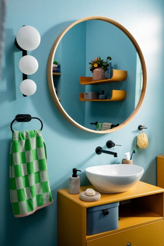 Matowy czarny ścienny uchwyt na ręczniki ze stali nierdzewnej Wenko Orea Ring Turbo-Loc®