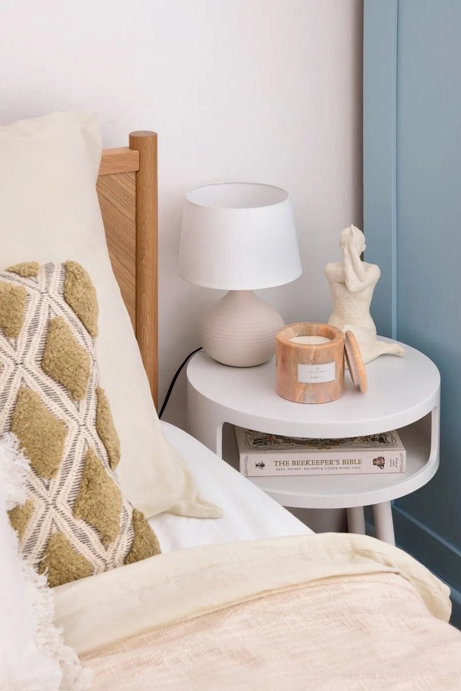 Biało-brązowa lampa stołowa z ceramiki i tkaniny Reality Martin, wys. 29 cm