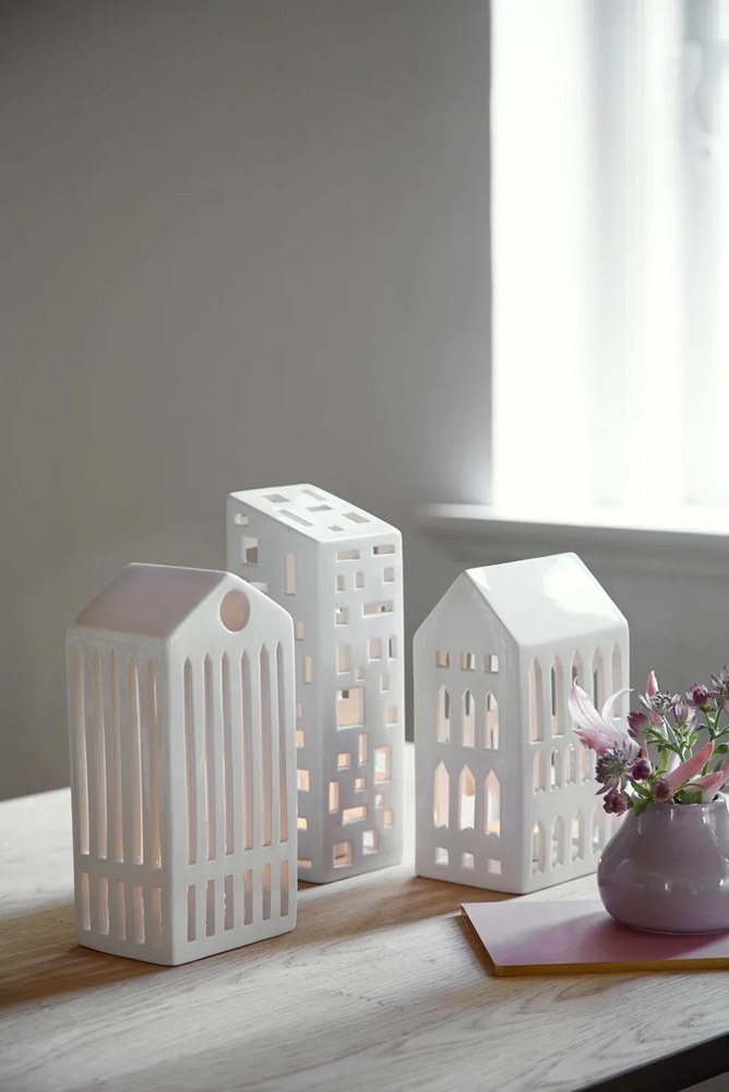 Biały ceramiczny świecznik Kähler Design Urbania Lighthouse High Building