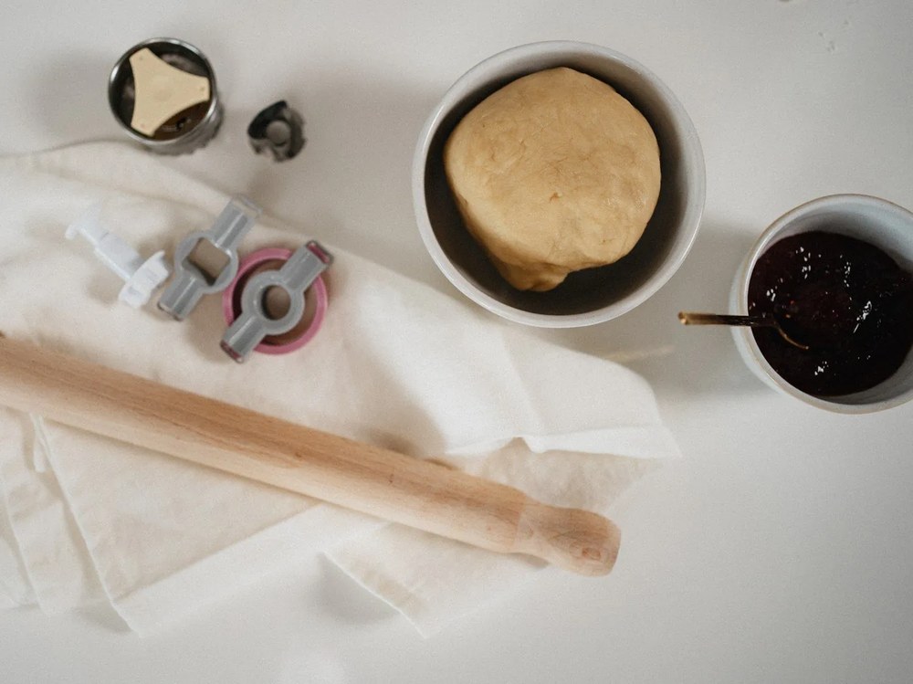 Biała lniana ściereczka Linen Tales, 65x45 cm