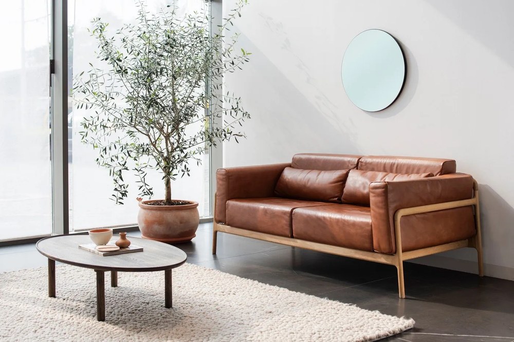 Brązowy stolik z litego drewna dębowego 65x120 cm Mu – Gazzda