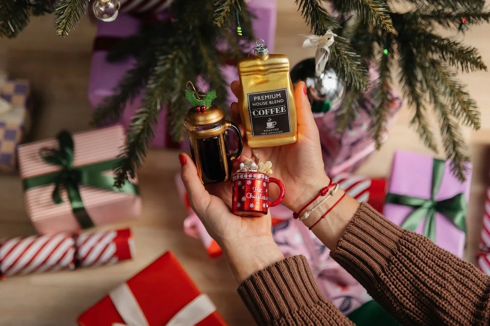 Szklana ozdoba świąteczna wykonana ręcznie ø 5,5 cm Christmas Cafetiere – Sass &amp; Belle