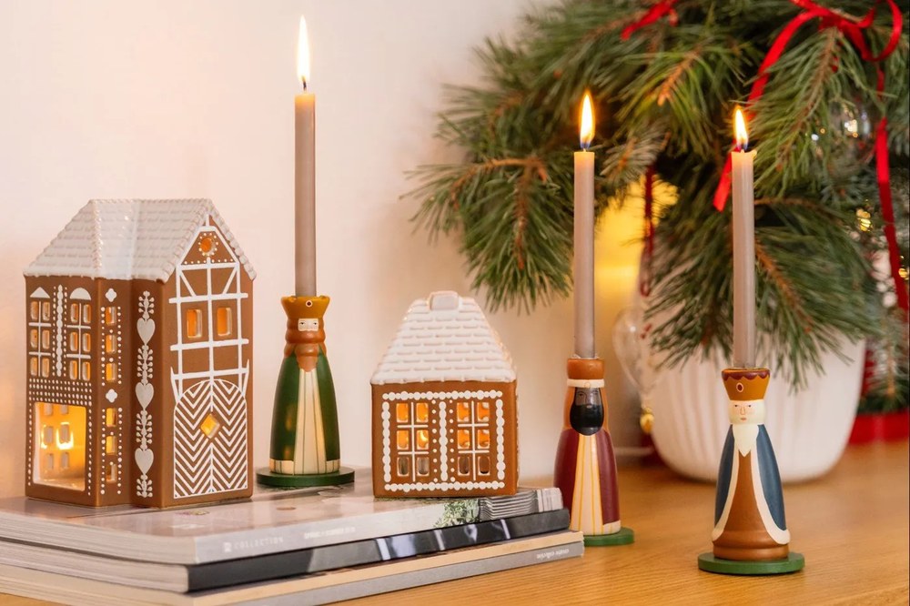 Ceramiczny świecznik na świeczkę typu tealight Gingerbread Lighthouse – Kähler Design