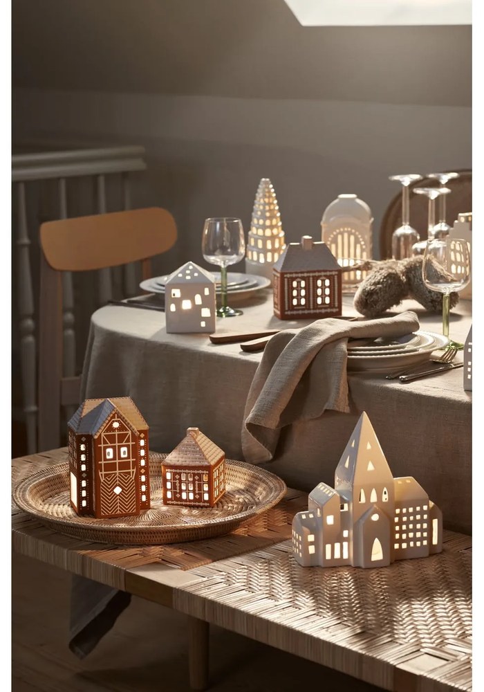 Biały ceramiczny świecznik Kähler Design Urbania Lighthouse Manor