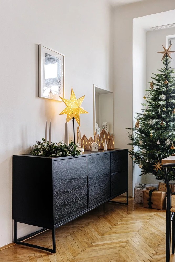 Biały świąteczny świecznik z porcelany kostnej Kähler Design Nobili, wys. 19 cm