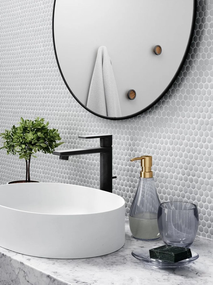 Niebieska plastikowa mydelniczka Droplet – Umbra