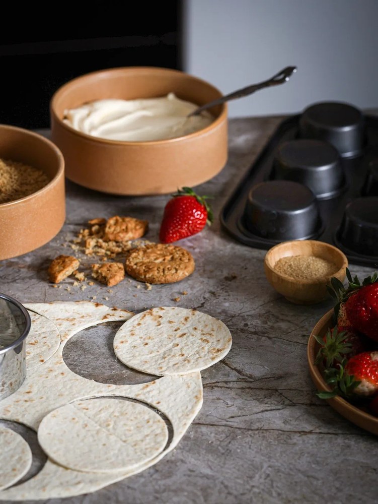 12-częściowy zestaw ceglastych naczyń z kamionki Bonami Selection Malia