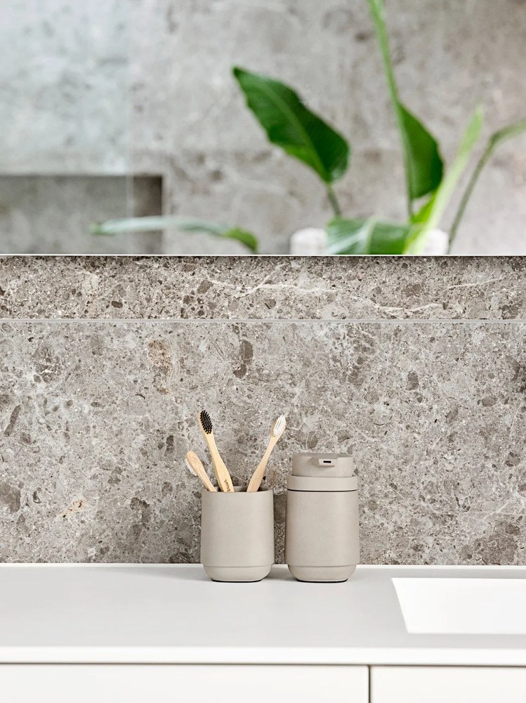 Beżowy betonowy dozownik do mydła Time – Zone