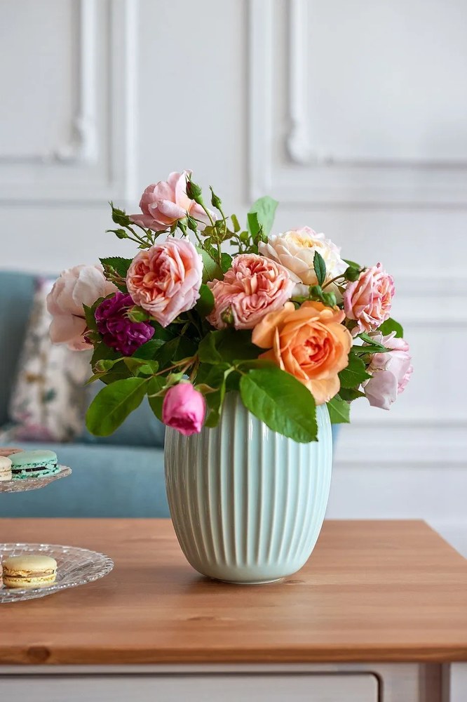 Biały stolik z drewna sosnowego z naturalnym blatem Støraa Inda