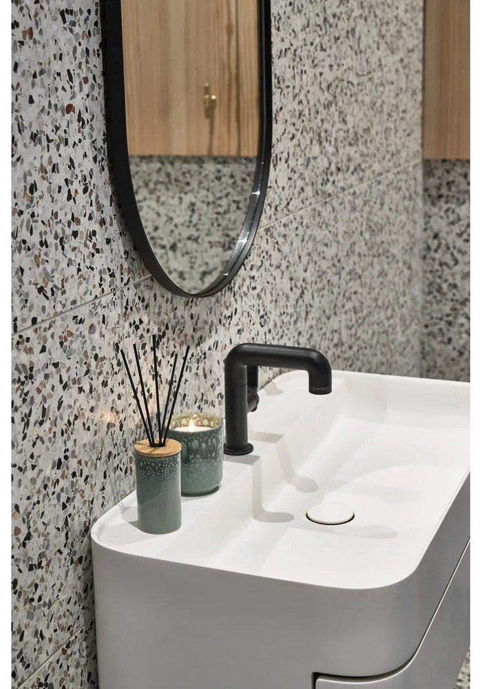 Zapachowa świeca czas palenia 30 h Iris Coconut Mango – Villa Collection