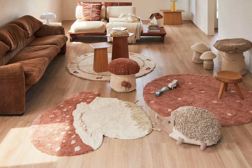 Beżowy tekstylny dziecięcy kosz na zabawki ø 33x38 cm Mama Mushroom – Lorena Canals