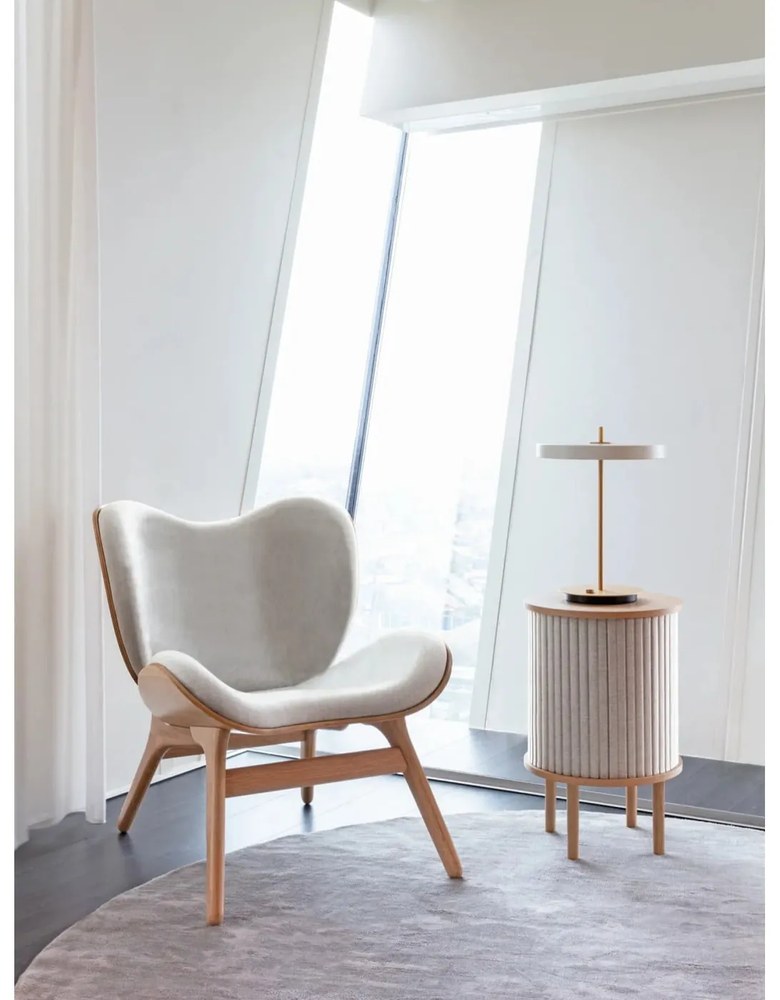 Beżowy fotel A Conversation Piece – UMAGE