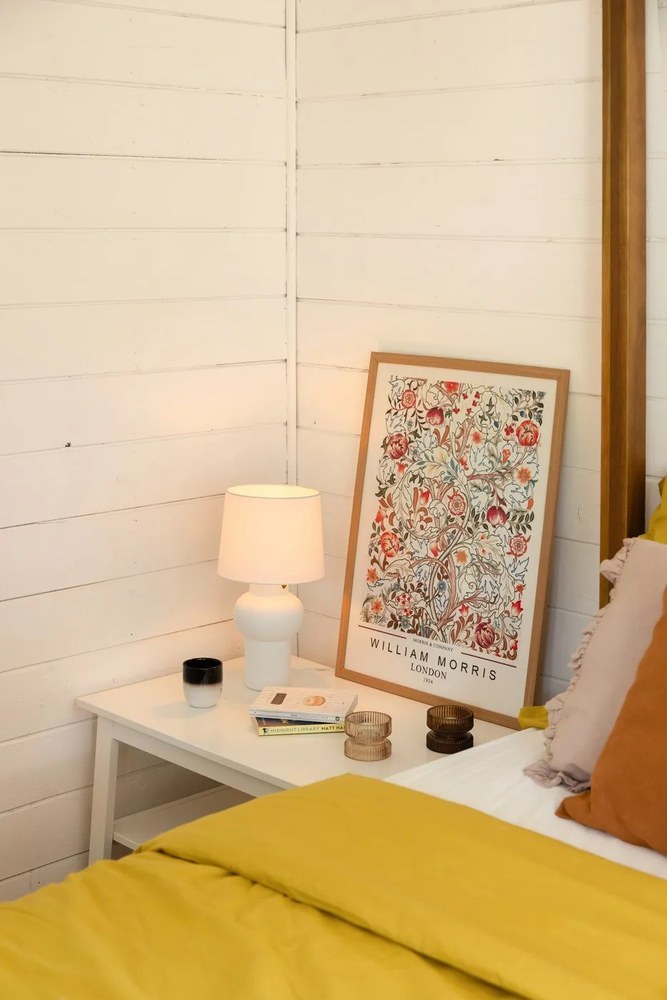 Biała lampa stołowa Shape – Markslöjd