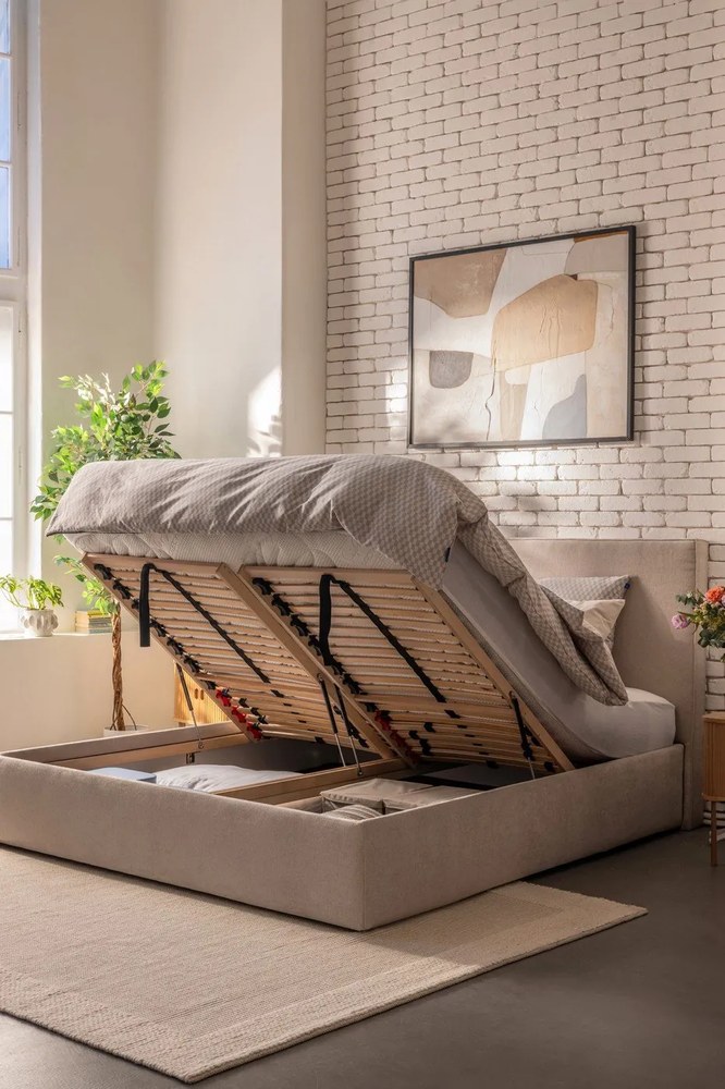 Beżowe tapicerowane łóżko dwuosobowe ze schowkiem i stelażem 180x200 cm Thessa Bold – Bonami Selection