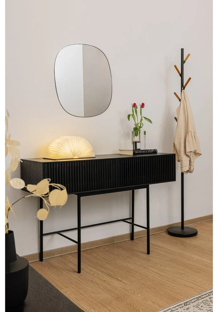 Czarny wieszak z detalami z drewna bukowego YAMAZAKI Plain Pole Hanger