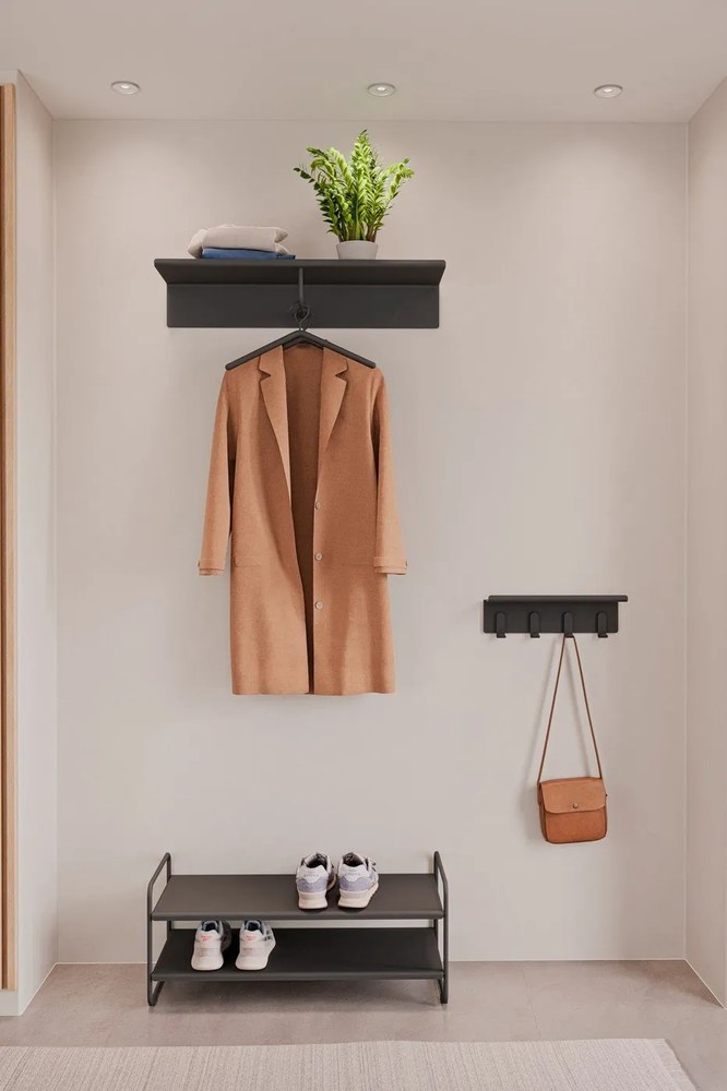 Czarny stalowy wieszak ścienny z półką 11,5 cm A-Hallway – Zone