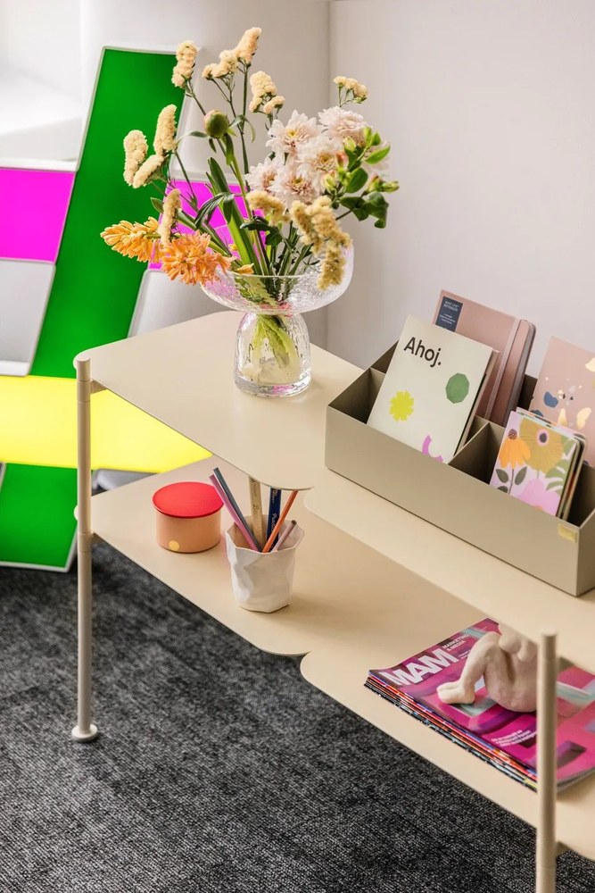 Szklany ręcznie wykonany wazon (wysokość 19 cm) Aino – Hübsch