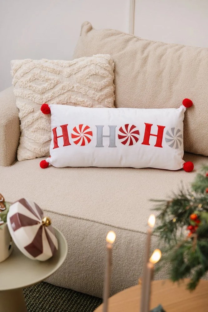 Aksamitna poduszka dekoracyjna ze świątecznym motywem 60x30 cm Ho Ho Ho – Catherine Lansfield