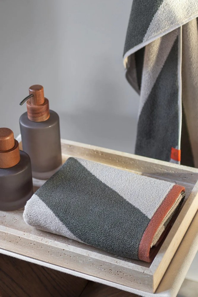 Brązowy szklany dozownik do mydła 280 ml Modest – Mette Ditmer Denmark