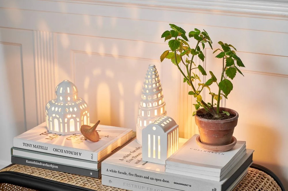 Biały ceramiczny świecznik Kähler Design Urbania Lighthouse Smithy