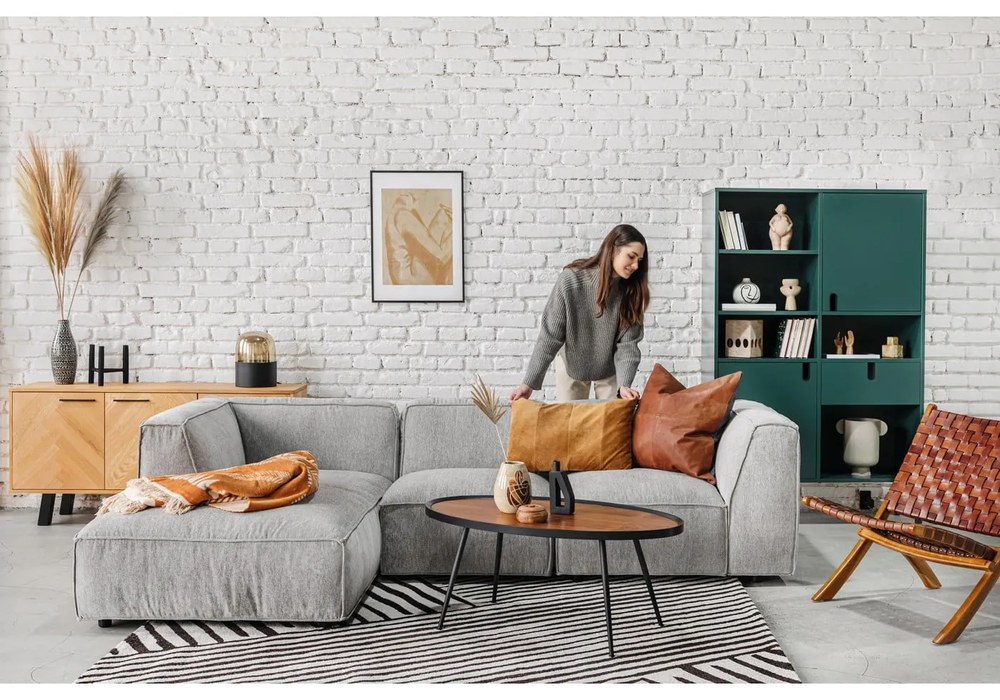 Czarny stolik z blatem w dekorze orzecha Kave Home Kamelia