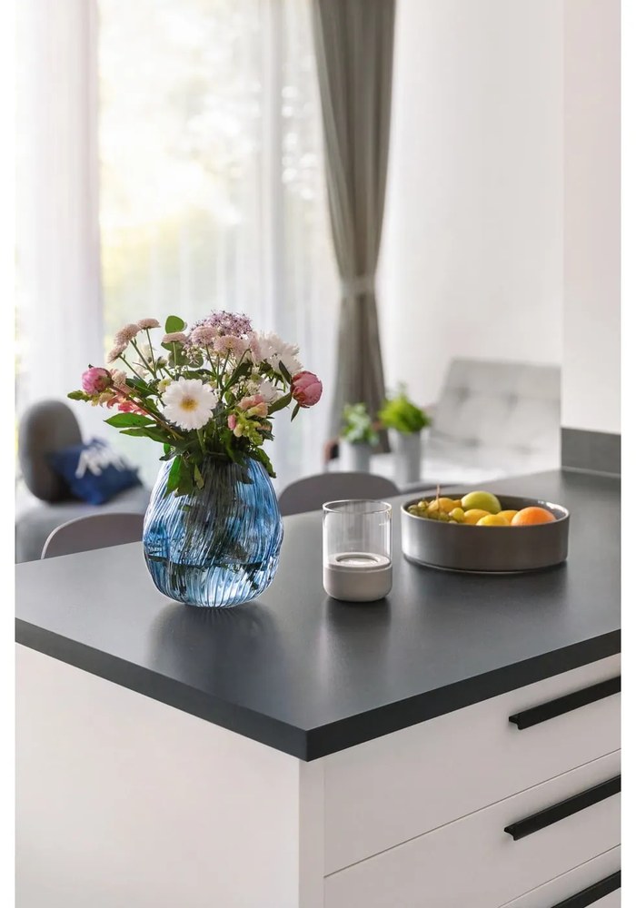 Szklany świecznik z betonową podstawką Blomus