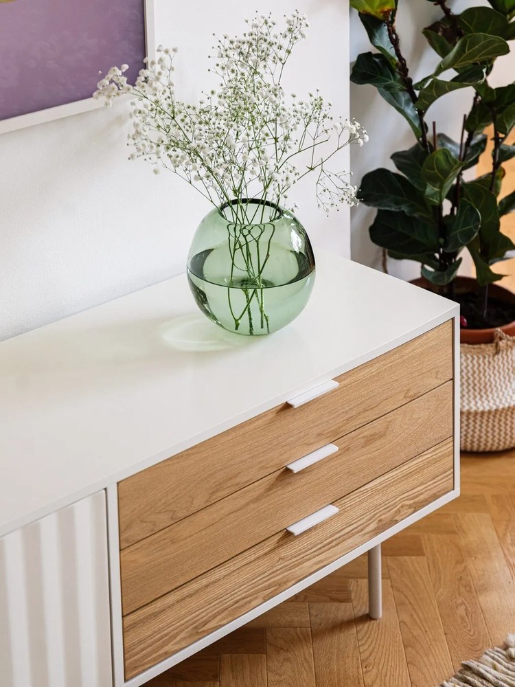 Biało-naturalna szafka pod TV w dekorze dębu 180x52 cm Sierra – Teulat