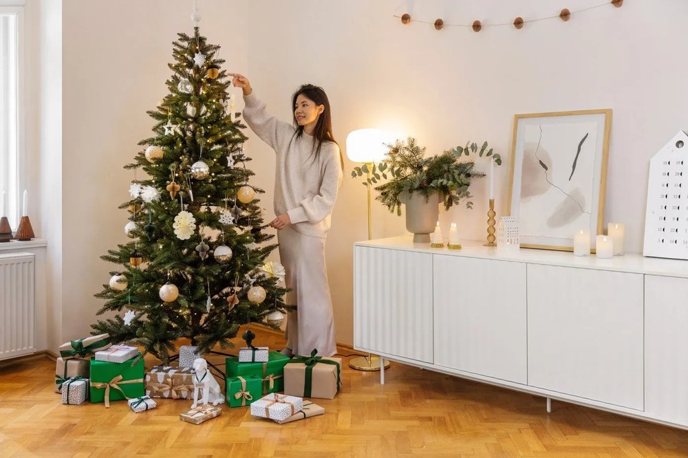 Biały ceramiczny świecznik Kähler Design Urbania Lighthouse Manor