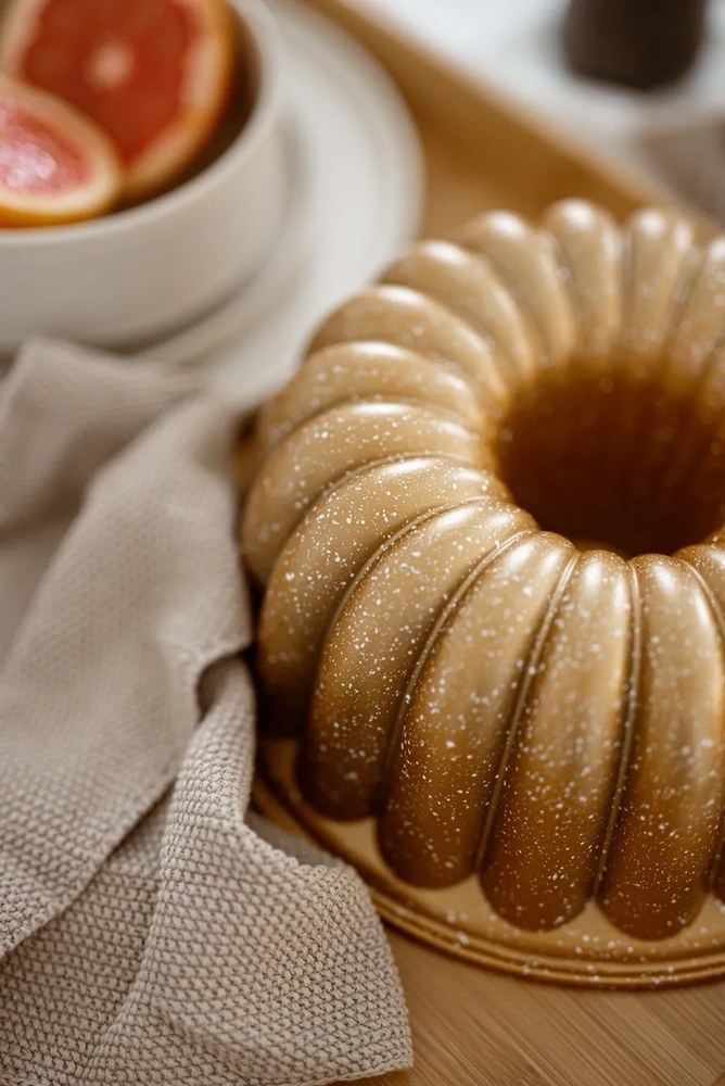 Forma do pieczenia z litego aluminium w kolorze złota Bonami Selection Lotus