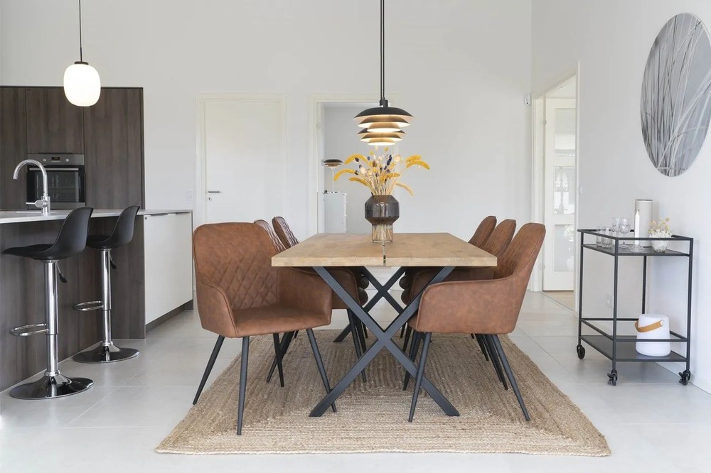 Czarny barek na kółkach ze stalową konstrukcją House Nordic Vita