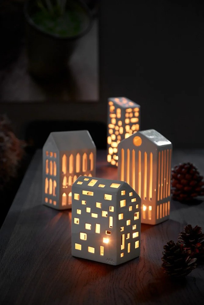 Biały ceramiczny świecznik Kähler Design Urbania Lighthouse High Building